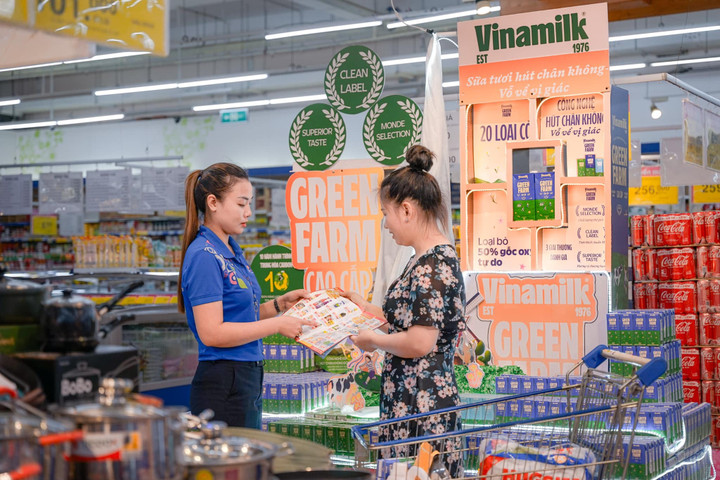 Khách hàng đánh giá cao chương trình khi những sản phẩm thân thiện môi trường được Co.opmart, Co.opXtra tập trung trưng bày kèm theo những ưu đãi hấp dẫn.