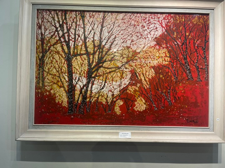 Các tác phẩm được vẽ bằng nhiều chất liệu như acrylic, sơn dầu, sơn mài, lụa… với đề tài phong phú về phong cảnh làng quê, làng nghề truyền thống, về lao động sản xuất…