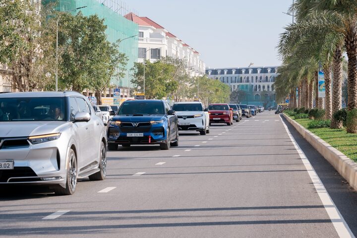 VinFast tung hàng loạt chính sách thiết thực, thúc đẩy người Việt chuyển đổi xanh.