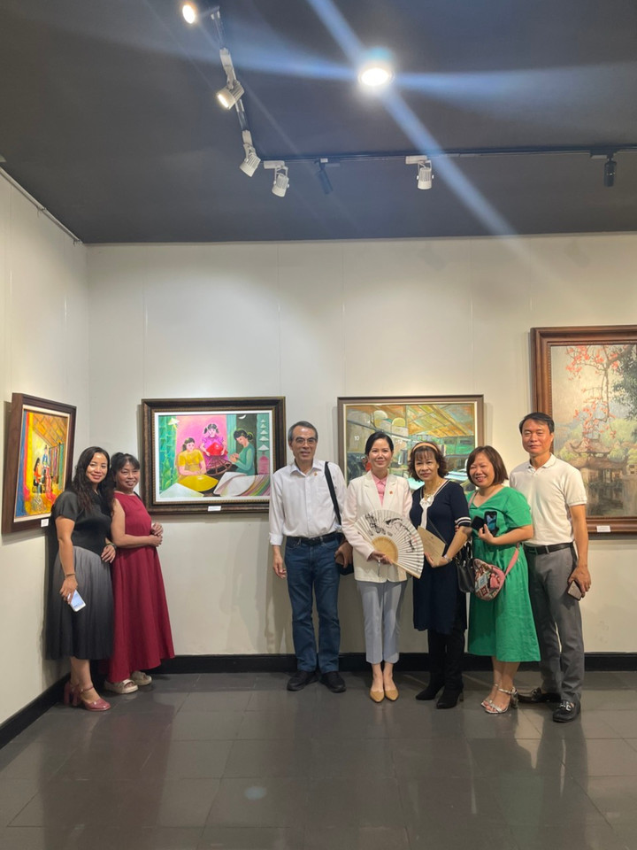 Trong tương lai, ông hy vọng hoạ sỹ Việt Nam và Hàn Quốc sẽ có cơ hội gặp gỡ, hỗ trợ nhau cùng phát triển.