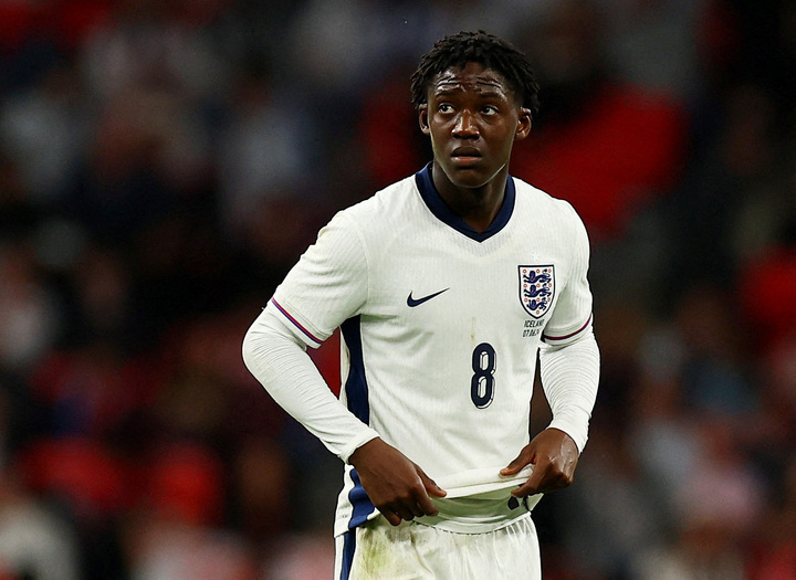 Tiền vệ của Man Utd, Kobbie Mainoo ra sân 2 trận ở vòng bảng EURO 2024. Cầu thủ 19 tuổi được HLV Gareth Southgate tung vào sân ở phút 86 trong trận thắng Serbia 1-0 hôm 17/6. Mainoo tiếp tục vào sân từ ghế bị ở hiệp 2 trận hòa Slovenia 0-0 hôm 26/6.