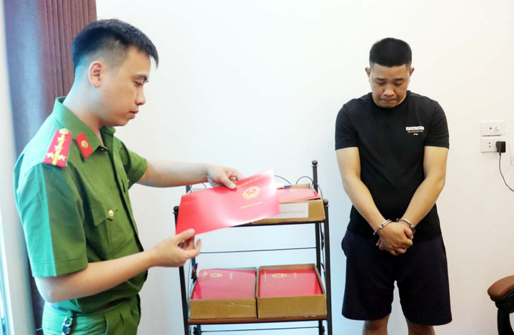 Nguyễn Duy Quang bị cơ quan công an bắt. (Ảnh: CACC)