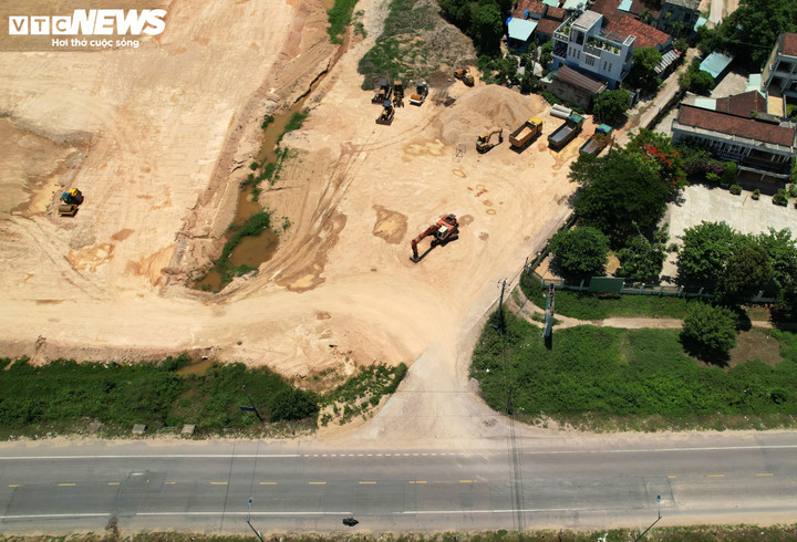 Vị trí cống tiêu thoát lũ đường bộ bị san lấp.