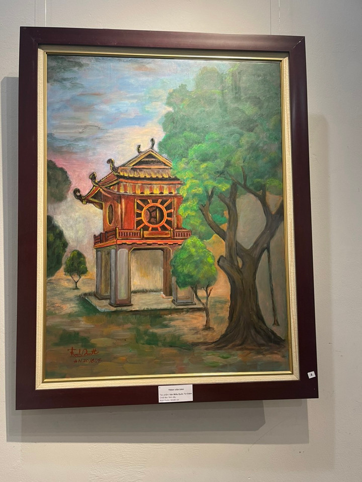 Với đề tài ca ngợi cuộc sống, người xem có thể dễ dàng bắt gặp những hình ảnh bình dị với những bức tranh của làng gốm, thổ cẩm, làng nón… những bức tranh phong cảnh bốn mùa, đình làng, khuê văn các…