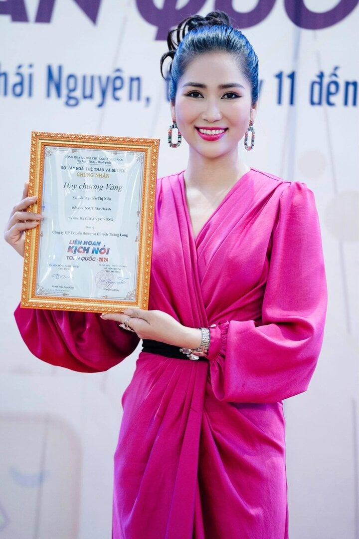 NSƯT Như Huỳnh giành huy chương vàng tại "Liên hoan Sân khấu kịch nói toàn quốc 2024".