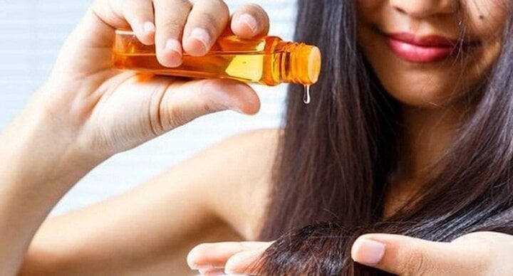 Sử dụng tinh dầu sẽ giúp tóc mọc nhanh hơn.