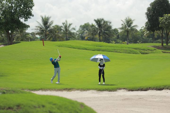 “Vinhomes Golf Tournament 2024” diễn ra tại sân Hồ có cảnh quan tuyệt đẹp trên đảo Vũ Yên.