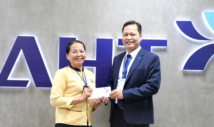 Bà Hường được biểu dương, khen thưởng vì hành động đẹp.