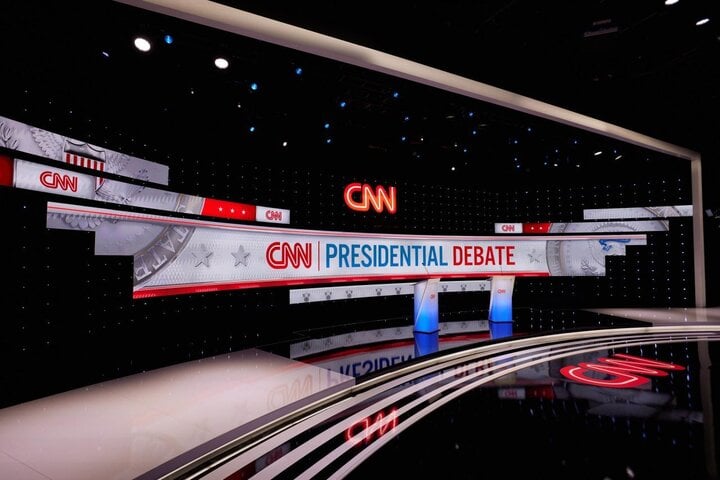 Sân khấu cuộc tranh luận đầu tiên giữa Tổng thống Mỹ Joe Biden và ứng cử viên tổng thống đảng Cộng hòa Donald Trump, tại thành phố Atlanta. (Ảnh: Reuters)