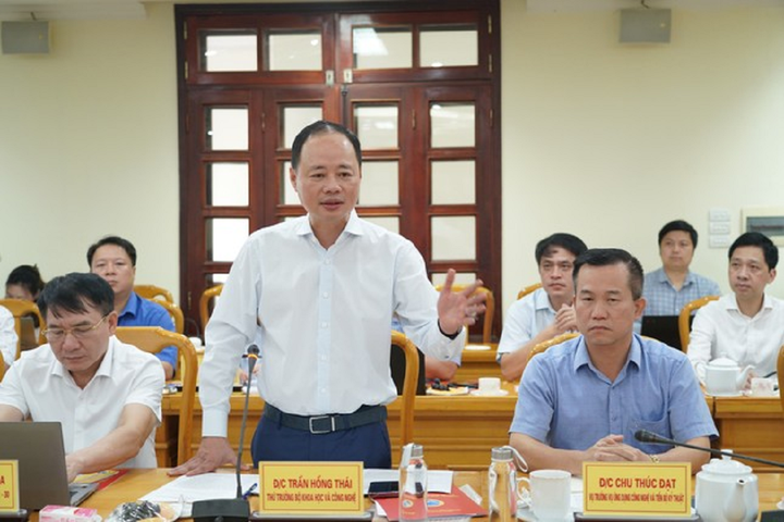 Thứ trưởng Trần Hồng Thái phát biểu tại buổi làm việc.