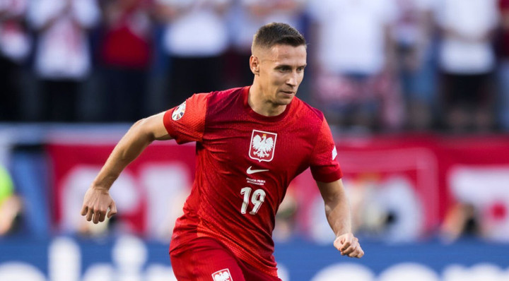 Przemyslaw Frankowski (Ba Lan - 6,47 điểm): Cầu thủ đang khoác áo Lens không ghi bàn, không kiến tạo và chỉ đạt tỷ lệ chuyền chính xác 75,7% trong 3 trận đá chính tại vòng bảng.