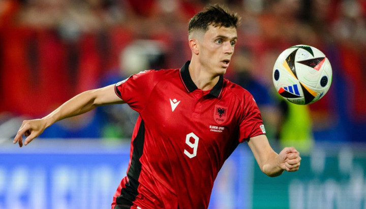 Jasir Asani (Albania - 6,73 điểm): Ngoại trừ pha kiến tạo ở trận hòa 2-2 trước Croatia, dấu ấn ở mặt trận tấn công của Asani là con số 0.