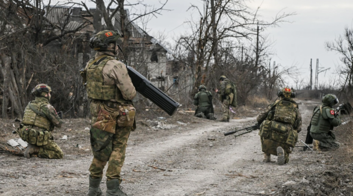 Quân đội Ukraine tại Charsov Yar. (Ảnh: Reuters)