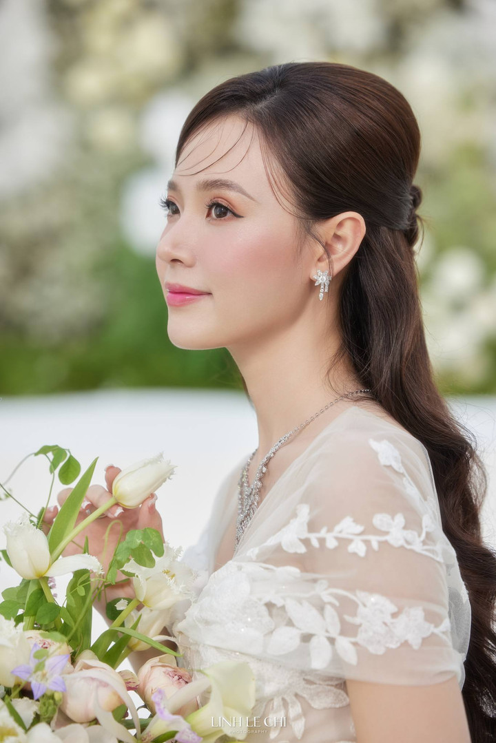 Những hình ảnh tuyệt đẹp trong lễ cưới lộng lẫy của Midu - 4