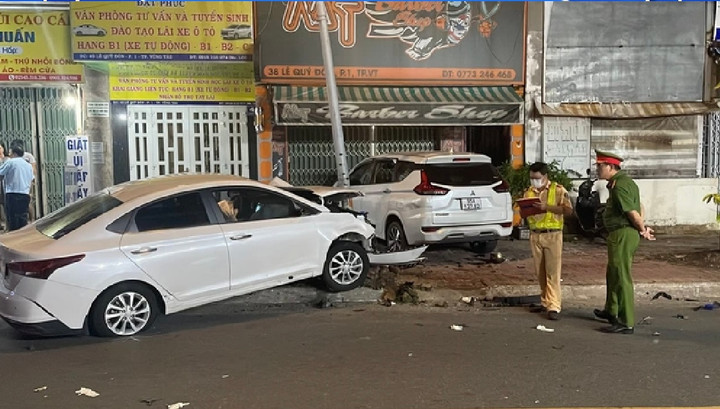 Vụ tai nạn nghiêm trọng khiến 2 người tử vong, 5 người bị thương.