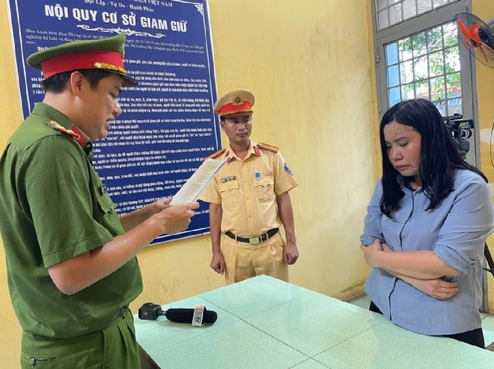 Cơ quan điều tra đọc lệnh khởi tố, tạm giam với bà Trần Thị Thu Thanh.