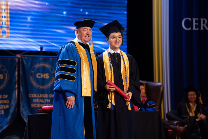 Trong số 145 tân khoa đầu tiên của VinUni, có 25% nhận được thư mời tiếp tục học bậc Thạc sĩ, Tiến sĩ tại các trường Ivy danh tiếng như Harvard, Cornell, Pennsylvania… và các đại học xuất sắc thế giới như Đại học Quốc gia Singapore (NUS), Đại học Công nghệ Nanyang (NTU)…