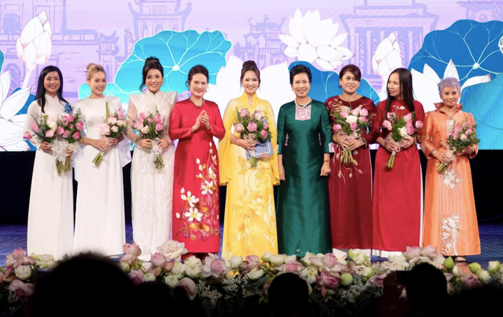 Sự kiện quy tụ nhiều nhà thiết kế cùng các chuyên gia trang điểm nổi tiếng như NTK Phương Hằng, NTK Hương Beful, NTK Lan Hương, Vu Lan Makeup,...