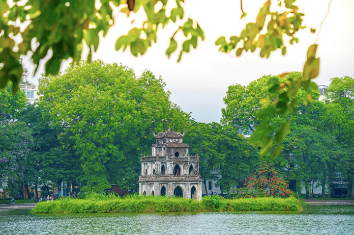 Phố đi bộ Hồ Gươm.