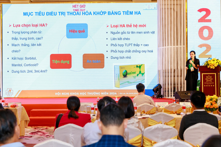 PGS.TS. Lưu Thị Bình - Chủ tịch Hội Thấp khớp học Thái Nguyên báo cáo trong hội nghị.