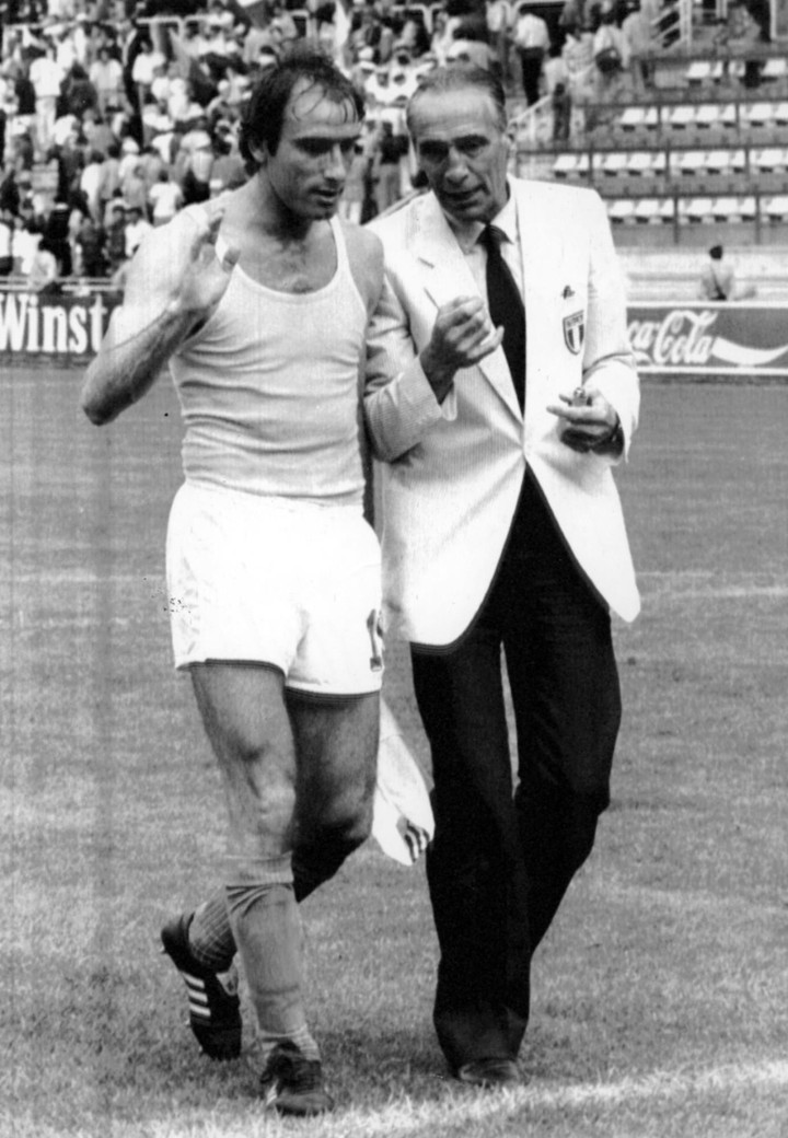 Năm 1983, Italy được dẫn dắt bởi Enzo Bearzot bất ngờ chia điểm với Síp ở vòng loại EURO 1984. Điều đáng nói, khi ấy Italy là đương kim vô địch thế giới, lên ngôi trước đó 1 năm ở Tây Ban Nha. Trận hòa này mở đầu cho sự đi xuống của bóng đá Italy và họ mất quyền dự EURO 1984.