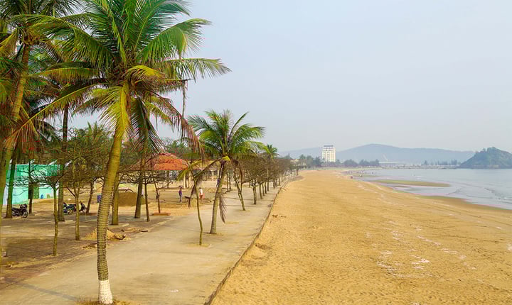 Bãi biển Cửa Lò luôn là đi điểm đến hàng đầu của du khách. (Ảnh: Báo Nghệ An)