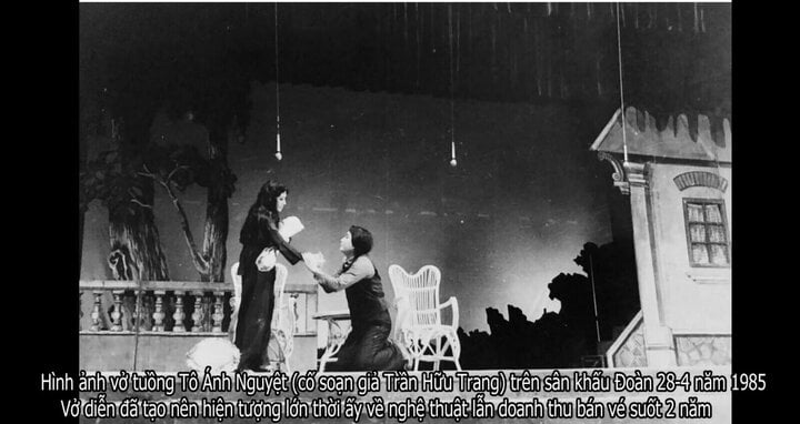 Hình ảnh hiếm hoi trong vở "Tô Ánh Nguyệt" do Minh Vương - Lệ Thuỷ biểu diễn năm 1985 còn được lưu giữ.
