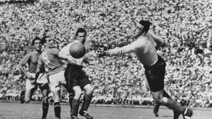 Năm 1958, Italy lần đầu tiên không vượt qua vòng loại World Cup. Tờ Gazzetta gọi đây là "nỗi nhục nhã". Ở trận đấu cuối với Bắc Ireland, Italy chỉ cần một trận hòa là đi tiếp những họ thất bại 1-2.
