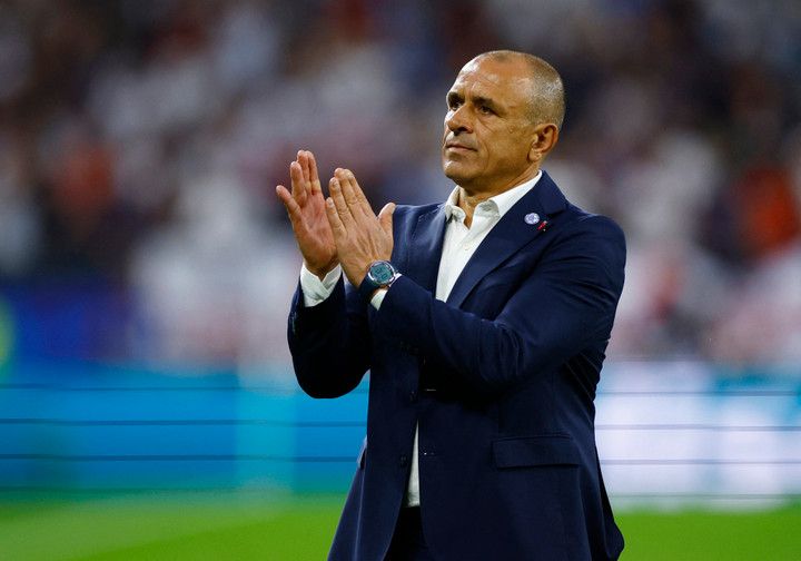 HLV Francesco Calzona và Slovakia bị loại khỏi EURO 2024.