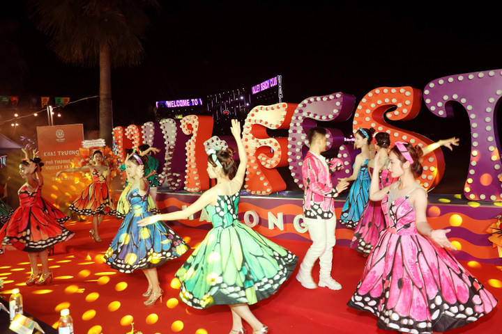Các hoạt động trình diễn sẽ liên tục diễn ra tại khu vực chợ đêm, gia tăng trải nghiệm cho du khách.