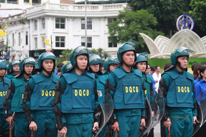 Khối Dân quân cơ động trong lực lượng tham gia bảo vệ an ninh, trật tự ở cơ sở.
