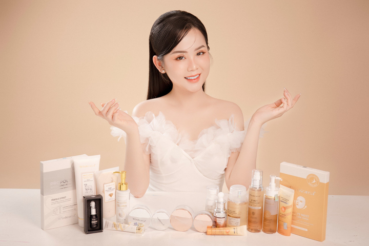 Công ty Lâm Hoàng Kim mang đến những sản phẩm mỹ phẩm chất lượng nhất.