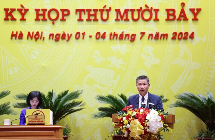 Giám đốc Sở GTVT Nguyễn Phi Thường trình bày tờ trình đề án.