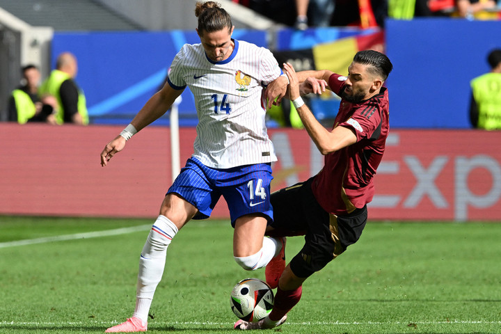 Đội tuyển Pháp đá nửa sân trong khoảng 10 phút đầu trận. (Ảnh: Reuters)