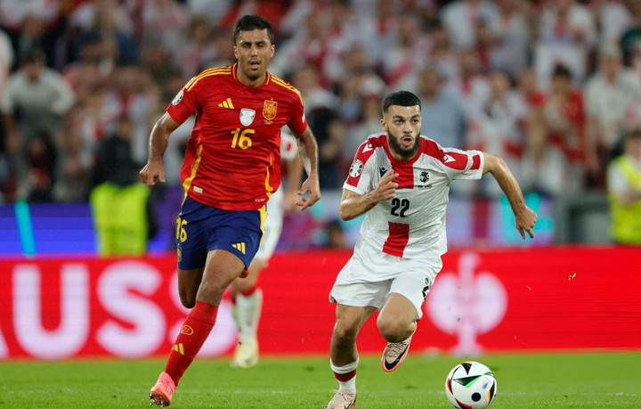 Tây Ban Nha có lợi thế dẫn trước.