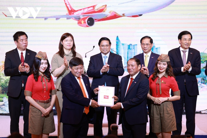 Bộ Văn hóa Thể thao và Du lịch trao kỷ niệm chương cho Vietjet