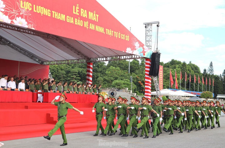 Bộ trưởng Bộ Công an dự lễ ra mắt Lực lượng bảo vệ ANTT ở cơ sở - 5
