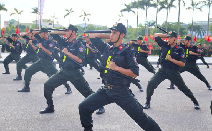 Bộ trưởng Bộ Công an dự lễ ra mắt Lực lượng bảo vệ ANTT ở cơ sở - 9