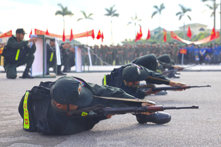 Bộ trưởng Bộ Công an dự lễ ra mắt Lực lượng bảo vệ ANTT ở cơ sở - 10