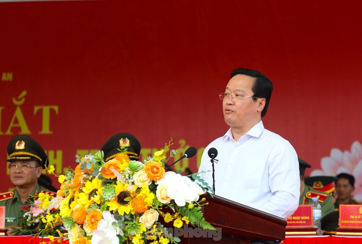 Chủ tịch UBND tỉnh Nghệ An Nguyễn Đức Trung phát biểu tại buổi lễ.