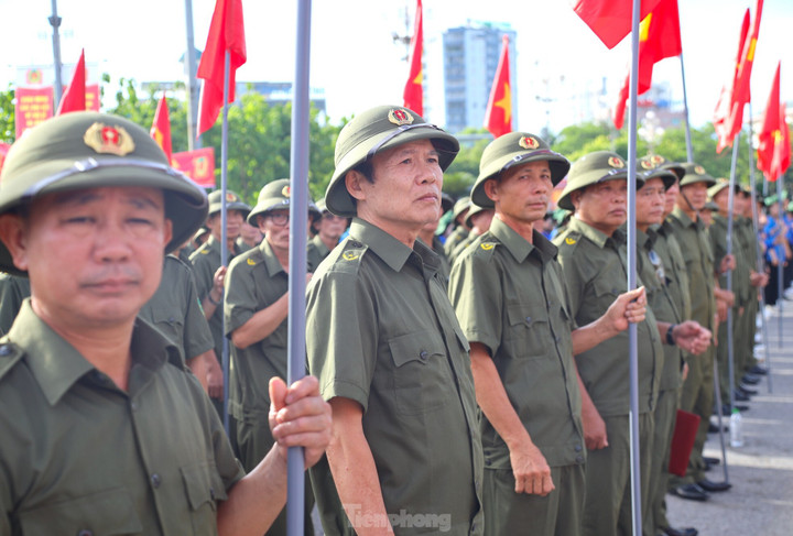 Bộ trưởng Bộ Công an dự lễ ra mắt Lực lượng bảo vệ ANTT ở cơ sở - 4