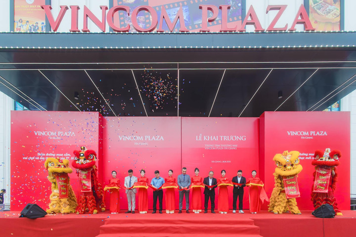 Vincom Plaza Hà Giang khai trương ngày 28/6/2024, được coi là “biểu tượng thịnh vượng nơi cao nguyên di sản”.