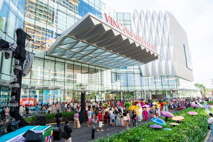 Màn “chào sân” ấn tượng của Vincom Mega Mall Grand Park.