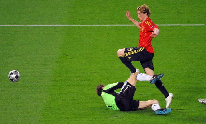 Jens Lehmann từng bị Fernando Torres chọc thủng lưới tại chung kết EURO 2008.