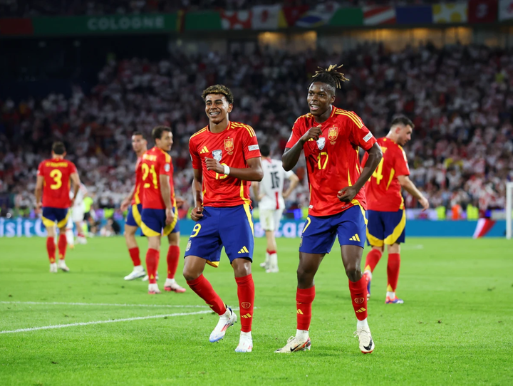 Lamine Yamal (trái) và Nico Williams (phải) là 2 "ngòi nổ" nguy hiểm nhất của La Roja.