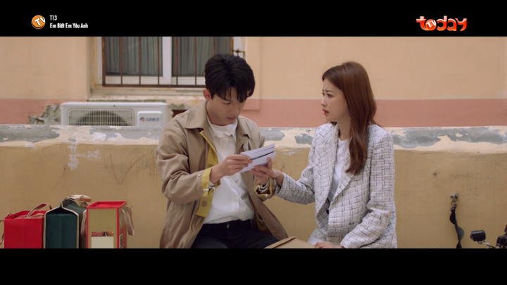 ‘Em biết em yêu anh’ là bộ phim hiện đang lên sóng trong khung giờ vàng (20h) từ thứ Hai - thứ Bảy của TodayTV.