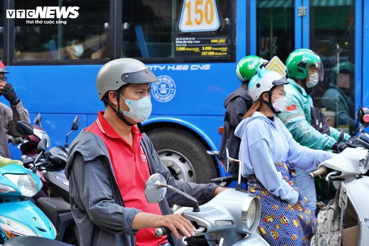 Nhiều người dân ủng hộ việc bỏ đếm số trên đèn giao thông, song cũng có không ít người phản đối.