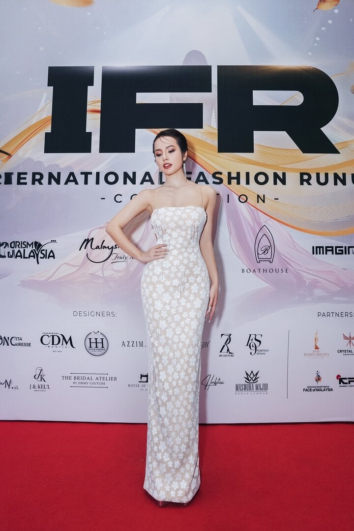 International Fashion Runway (Sàn diễn Thời trang Quốc tế) là tuần lễ thời trang uy tín được tổ chức tại Malaysia. Sự kiện quy tụ các nhà thiết kế đến từ 13 quốc gia trên khắp thế giới, nhằm mục đích quảng bá, tôn vinh những giá trị văn hóa, du lịch quốc tế. Hoa khôi Hà Nội 2022 Vũ Thu Trà My cũng góp mặt tại sự kiện này với vai trò người mẫu.