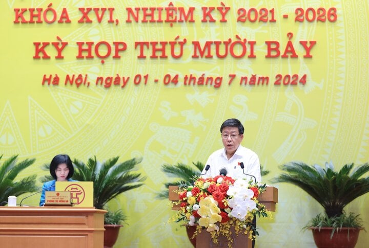 Phó Chủ tịch UBND TP Hà Nội Dương Đức Tuấn phát biểu tại kỳ họp.