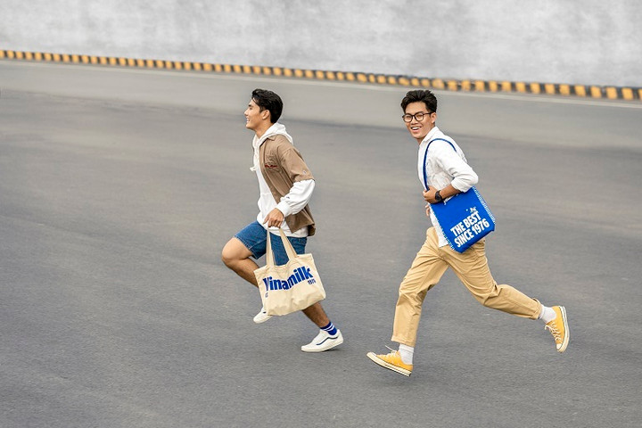 Hình ảnh mới ấn tượng, trẻ trung của Vinamilk sau khi “re-brand” với thông điệp “Táo bạo, tự tin, luôn là chính mình”.